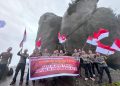 ‎Polres Natuna Kibarkan Merah Putih di Gunung Ranai