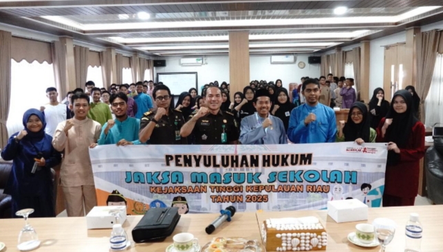 Bangun Kesadaran Hukum, Kejati Kepri Sosialisasikan Bahaya Napza, Bullying, dan Cerdas Bermedsos di MAN 1 Batam