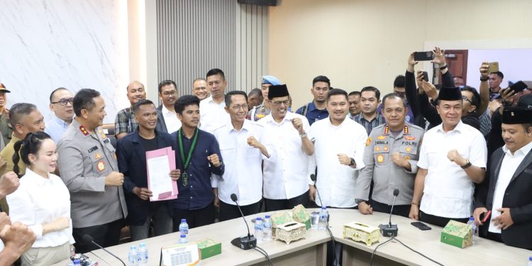 Kapolresta Barelang Pimpin Pengamanan Aksi Damai Aliansi Mahasiswa di DPRD Kota Batam