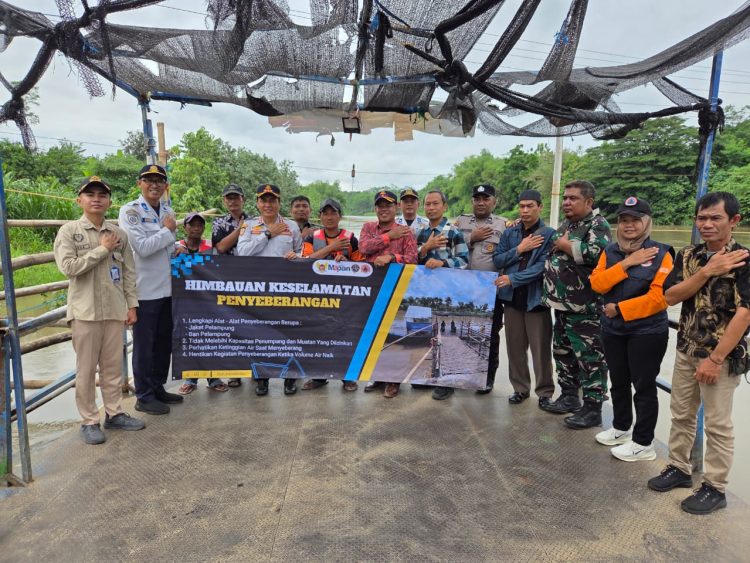 Musim Penghujan, Dishub Kediri Bagikan Pelampung dan Perkuat Edukasi Keselamatan Operator Tambangan