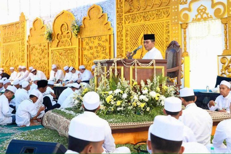 Amsakar Hadiri Haul Akbar Ke-16, Ribuan Jemaah Padati Masjid Agung Raja Hamidah
