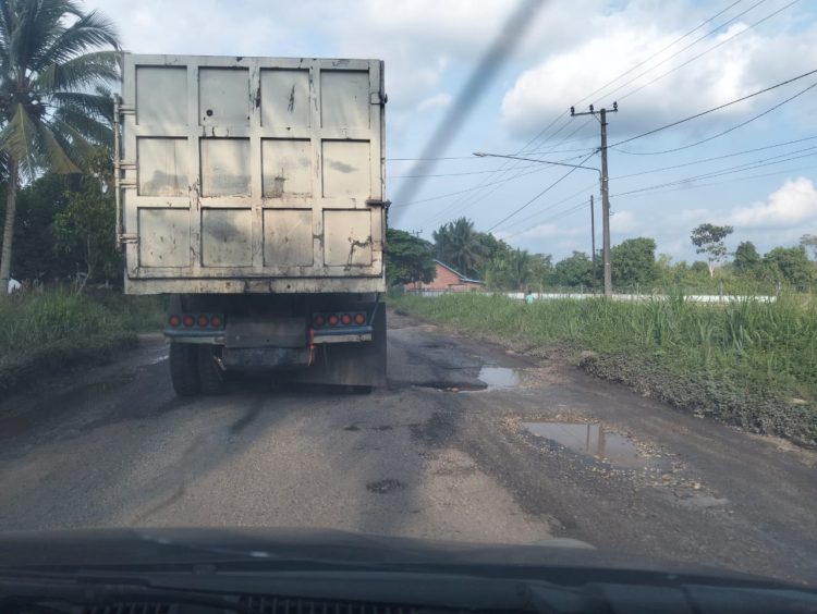 Kerusakan Jalan Lintas Sarolangun–Tembesi di Gurun Mudo Makin Parah, Warga Keluhkan Minimnya Perbaikan