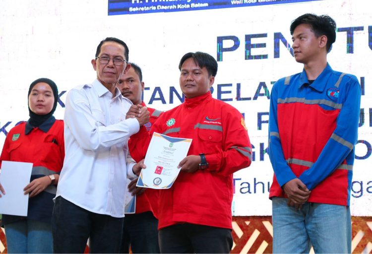 Amsakar Tutup Pelatihan Kompetensi, Minta Pelaku Usaha di Batam Utamakan Tenaga Kerja Lokal