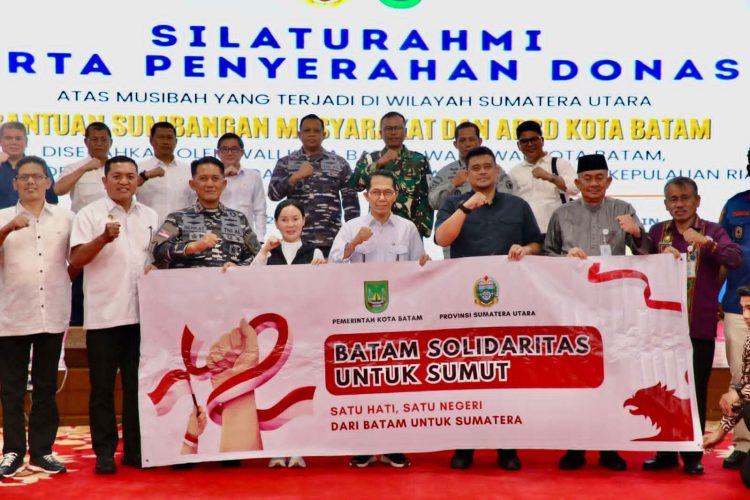Batam Salurkan Bantuan Rp4,7 Miliar untuk Korban Bencana di Sumut, Diterima Langsung Gubernur Bobby