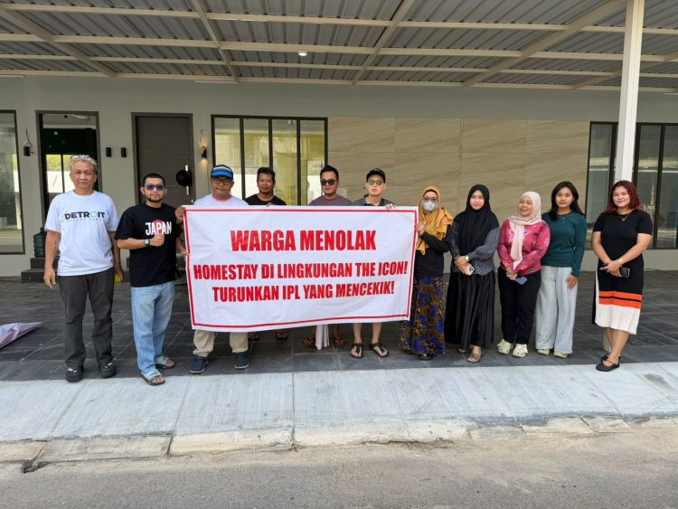 Belasan Warga Pasang Spanduk Tolak Homestay, IPL The Icon Central Dipertanyakan