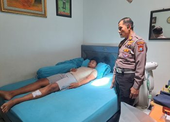 Kasat Lantas Kunjungi Anggota Sakit, Wujud Kepedulian Keluarga Besar Satlantas Polres Kediri Kota