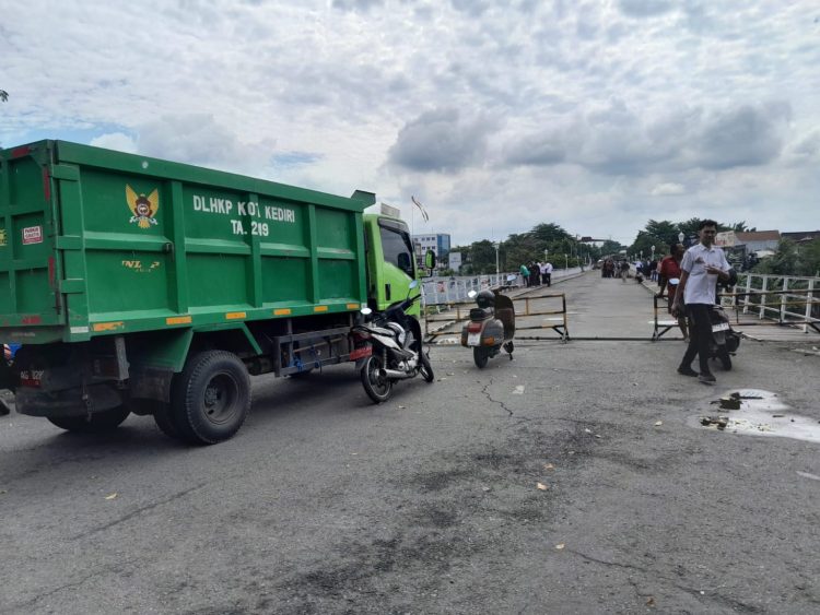 DLHKP Kota Kediri Gelar Aksi Bersih Sungai Brantas Demi Sukseskan Gerakan Nasional Indonesia Asri