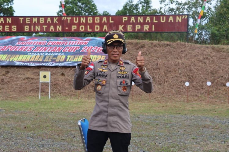 Wakapolres Bintan Kompol Ahmad Rudi Prasetyo Raih Juara pada Turnamen Menembak Momen HUT Bhayangkara ke-80