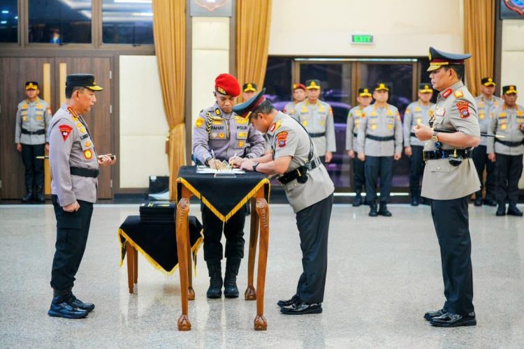 Kapolri Pimpin Pelantikan dan Sertijab Enam Kapolda