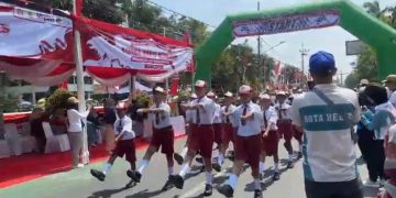 Kota Kediri Meriah! Ribuan Siswa SD Padati Jalan Protokol Ikuti LBB HUT RI ke-81