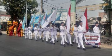 Semarak HUT Ke-81 RI, SMK PGRI 1 Kediri Kobarkan Nasionalisme Lewat Kirab Kemerdekaan
